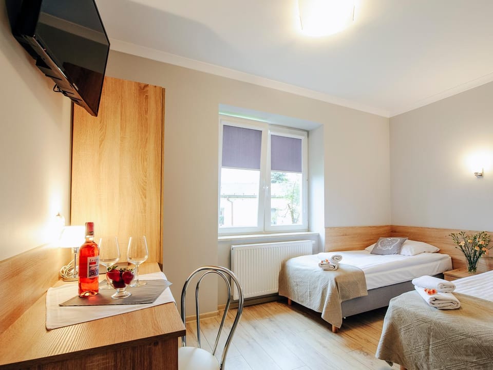 TV and multimedia, View (from property/room), Other, Photo of the whole room, Decorative detail, Bedroom, On site, Area and facilities, Drinks, Alcoholic drinks