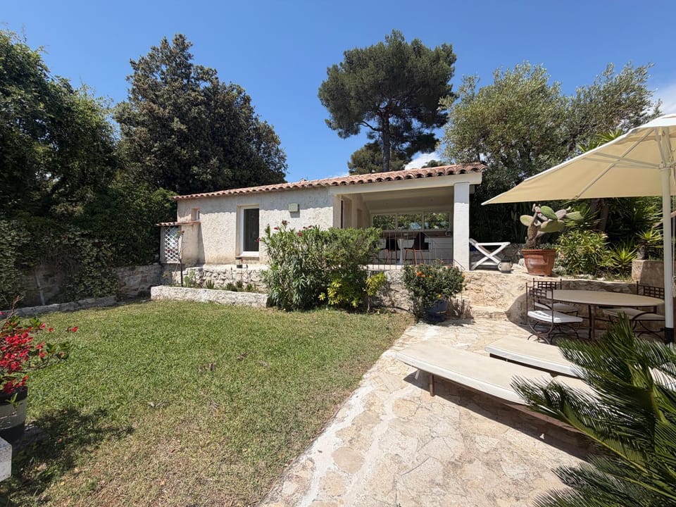Patio, Day, Garden