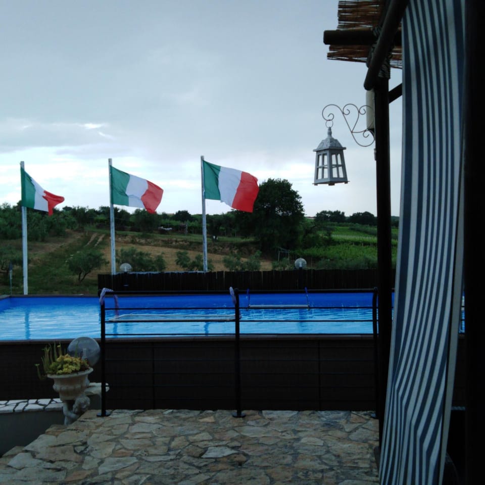 Swimming pool, Swimming pool