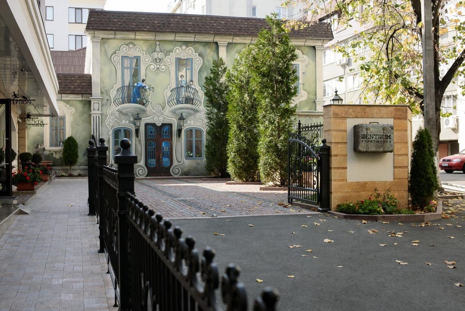 Facade/entrance