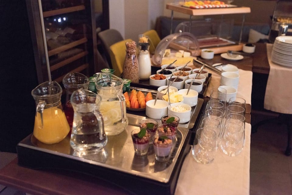 Continental breakfast, Buffet breakfast