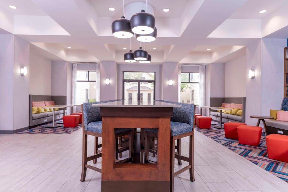 Seating area, Dining area