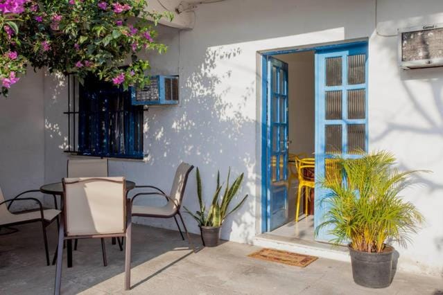 Patio, Facade/entrance, Day