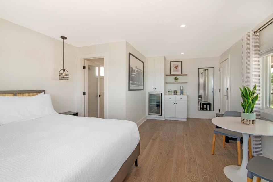 Bed, Kitchen or kitchenette, Photo of the whole room, Bedroom