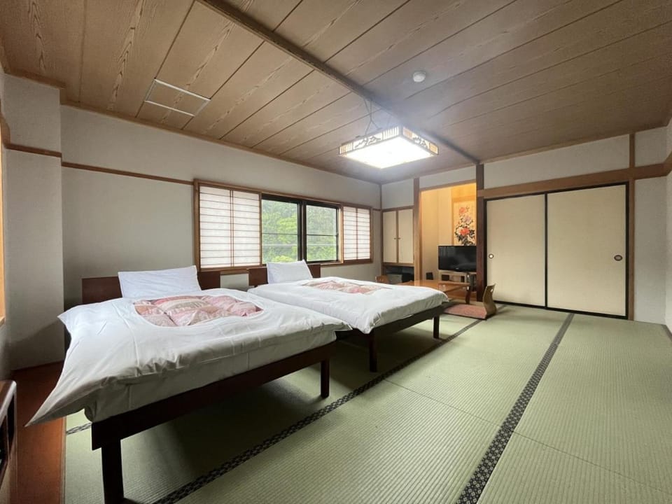 Hotel Omodaka Ryokan in Shimotakai District