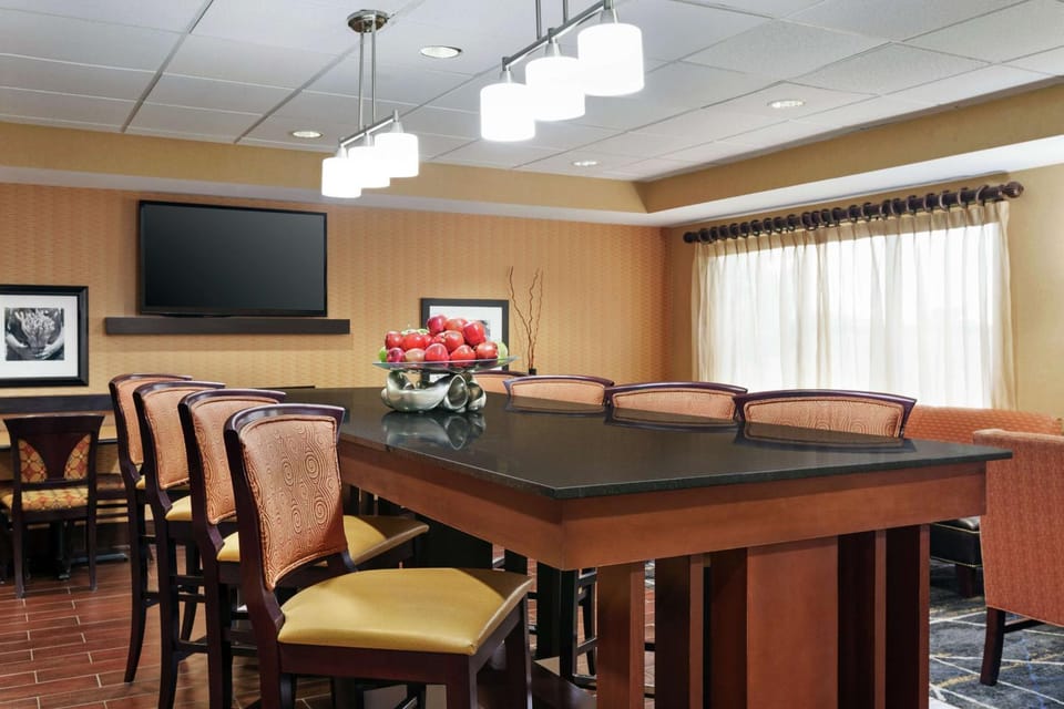 Communal lounge/ TV room, Lobby or reception