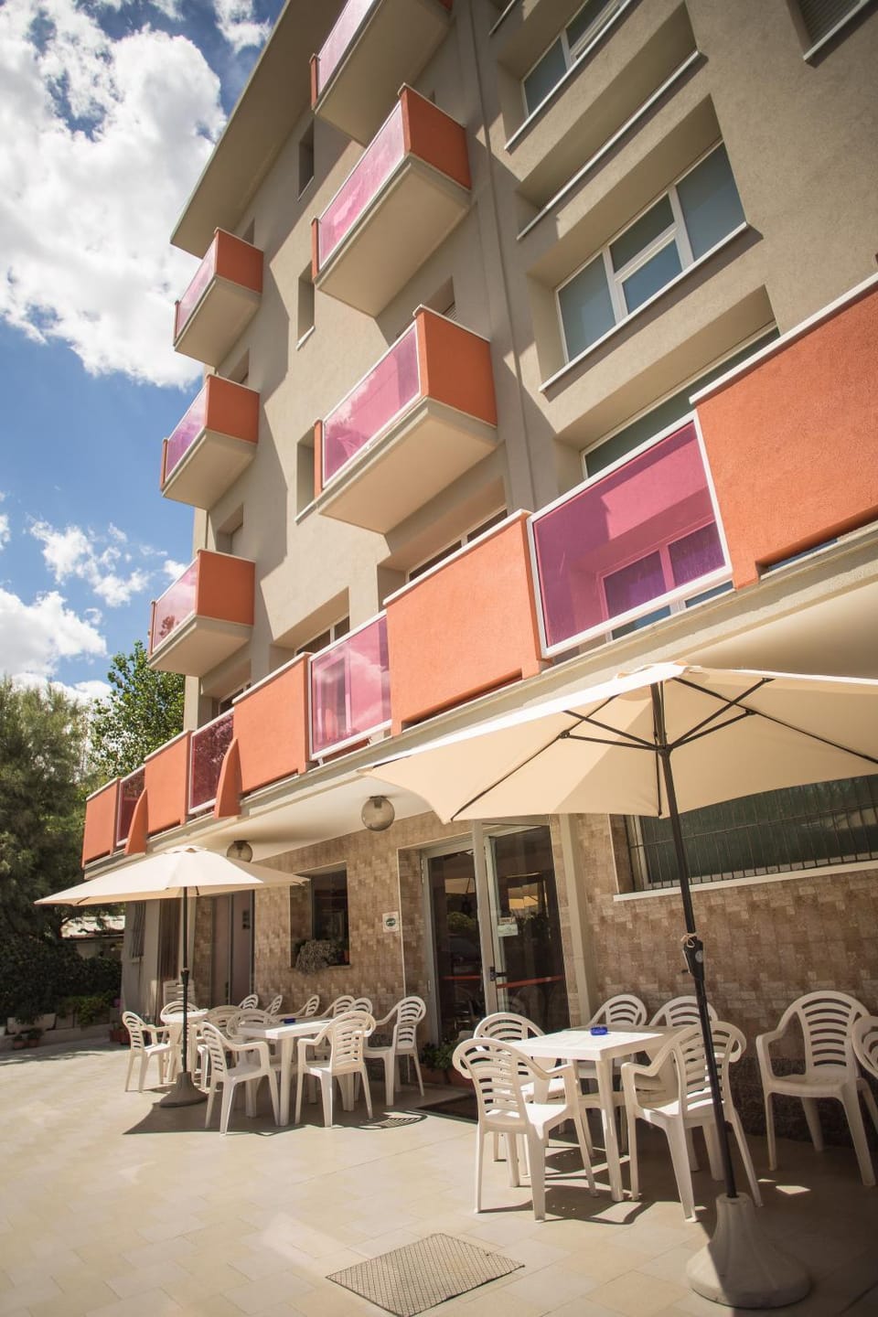 Property building, Day, Balcony/Terrace
