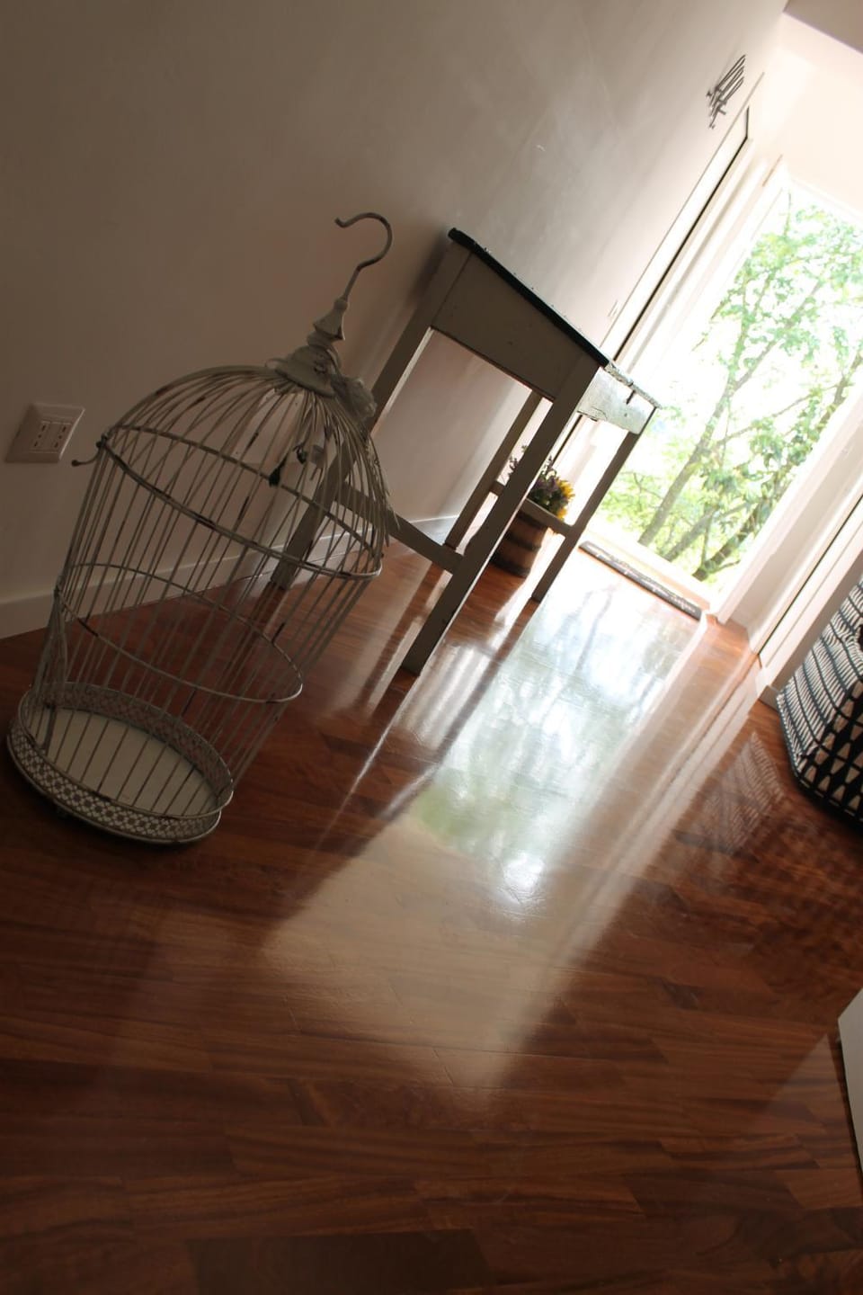 Photo of the whole room, Decorative detail