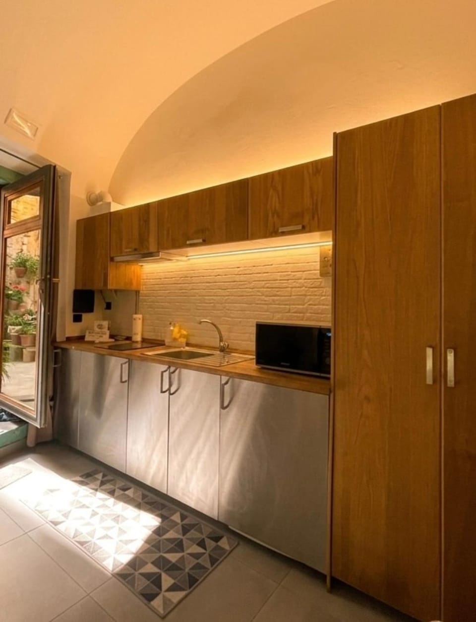 Kitchen or kitchenette, kitchen