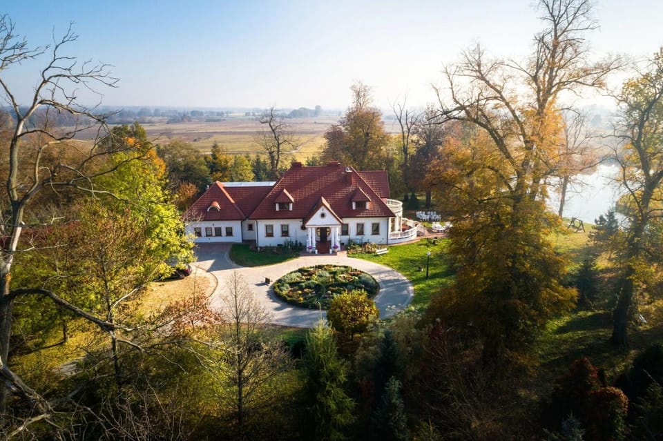 Dwór Osmolice Bed and Breakfast in Poland