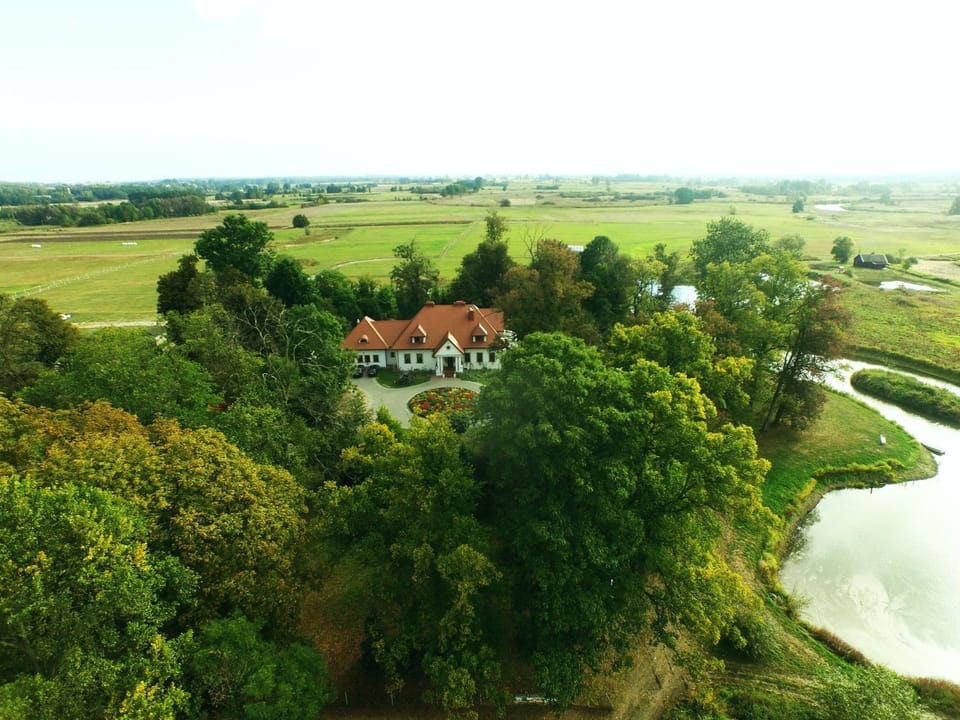 Nearby landmark, Off site, Neighbourhood, Natural landscape, Bird's eye view, Garden, Garden view, Lake view, River view