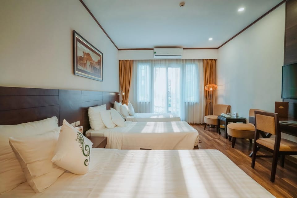 TV and multimedia, Photo of the whole room, Bedroom, City view