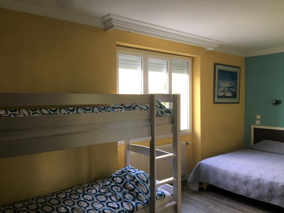 Bed, Photo of the whole room, Bedroom, bunk bed