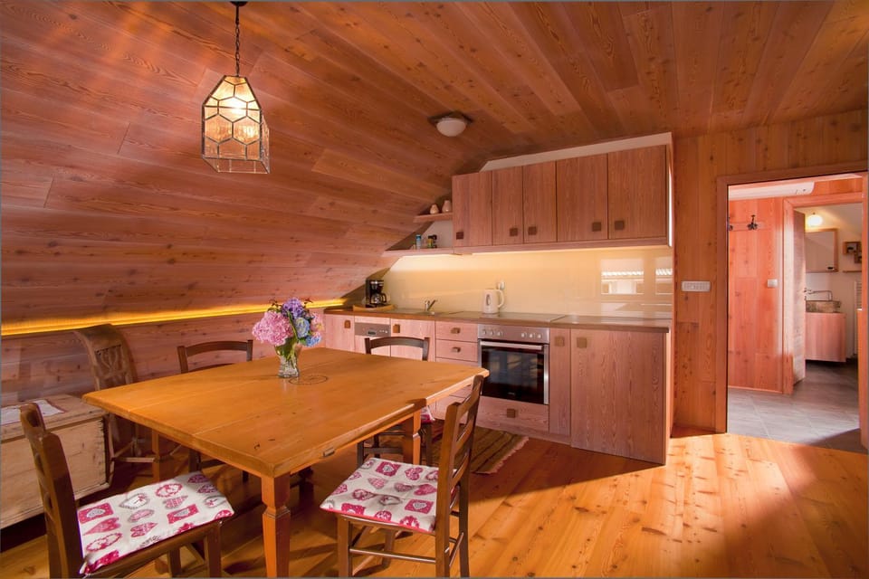 Seating area, Dining area, oven, stove, kitchen