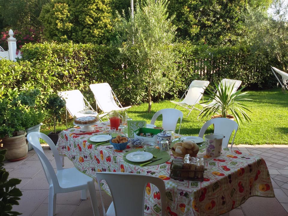 Garden, Breakfast