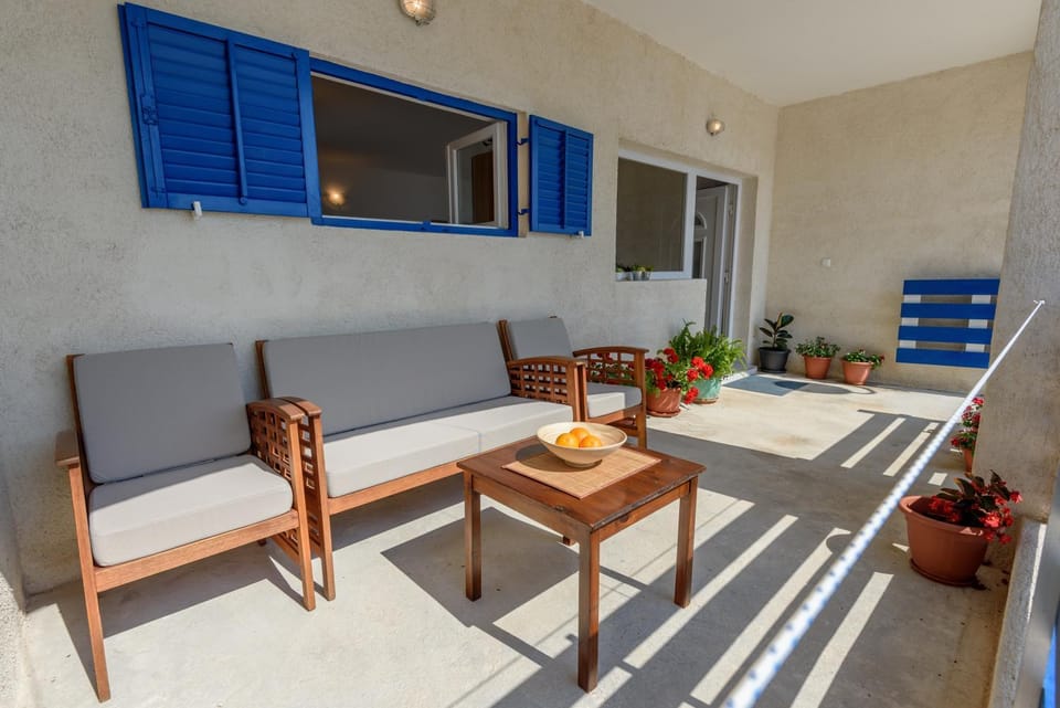 Patio, Day, Summer, Balcony/Terrace, On site