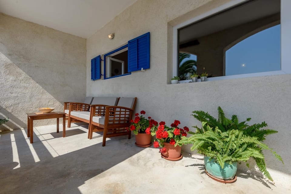 Patio, Day, Summer, Balcony/Terrace, On site