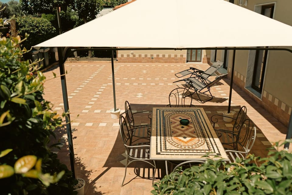 Property building, Bird's eye view, furniture, furniture