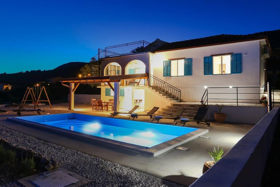 Property building, Night