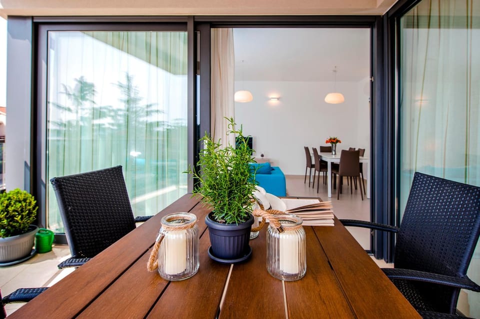 Balcony/Terrace, Decorative detail, Seating area