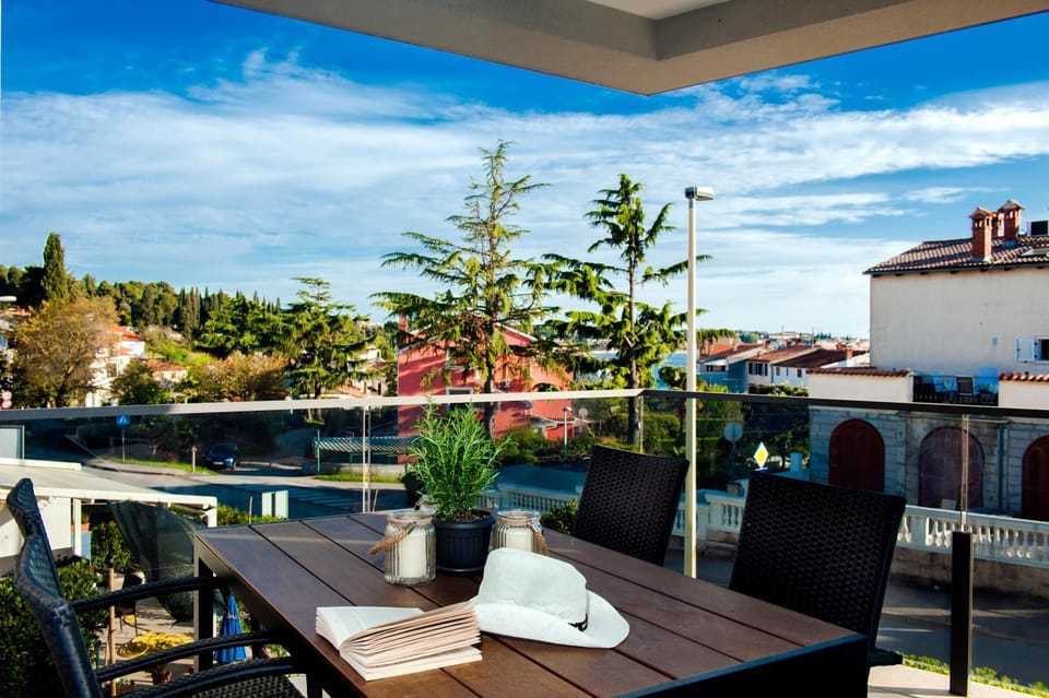 Day, Summer, View (from property/room), Balcony/Terrace, Seating area, On site, Sea view, Street view
