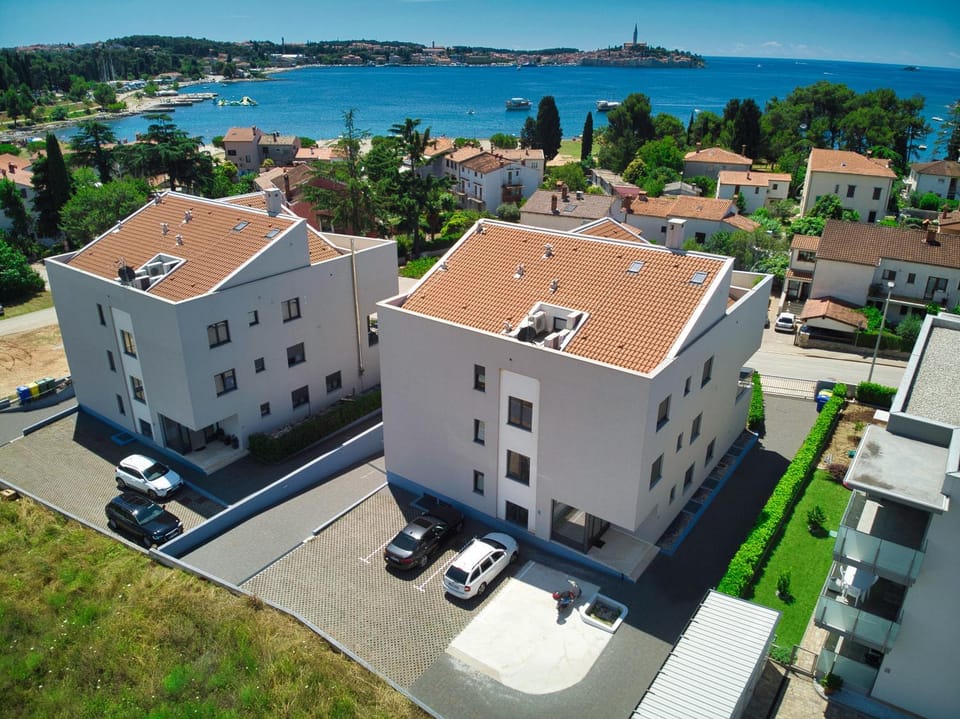 Day, View (from property/room), City view, Sea view, Street view