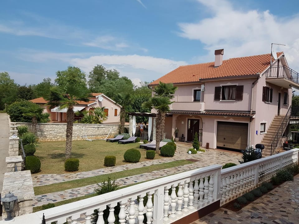 Property building, Patio, Garden, Garden view, Parking