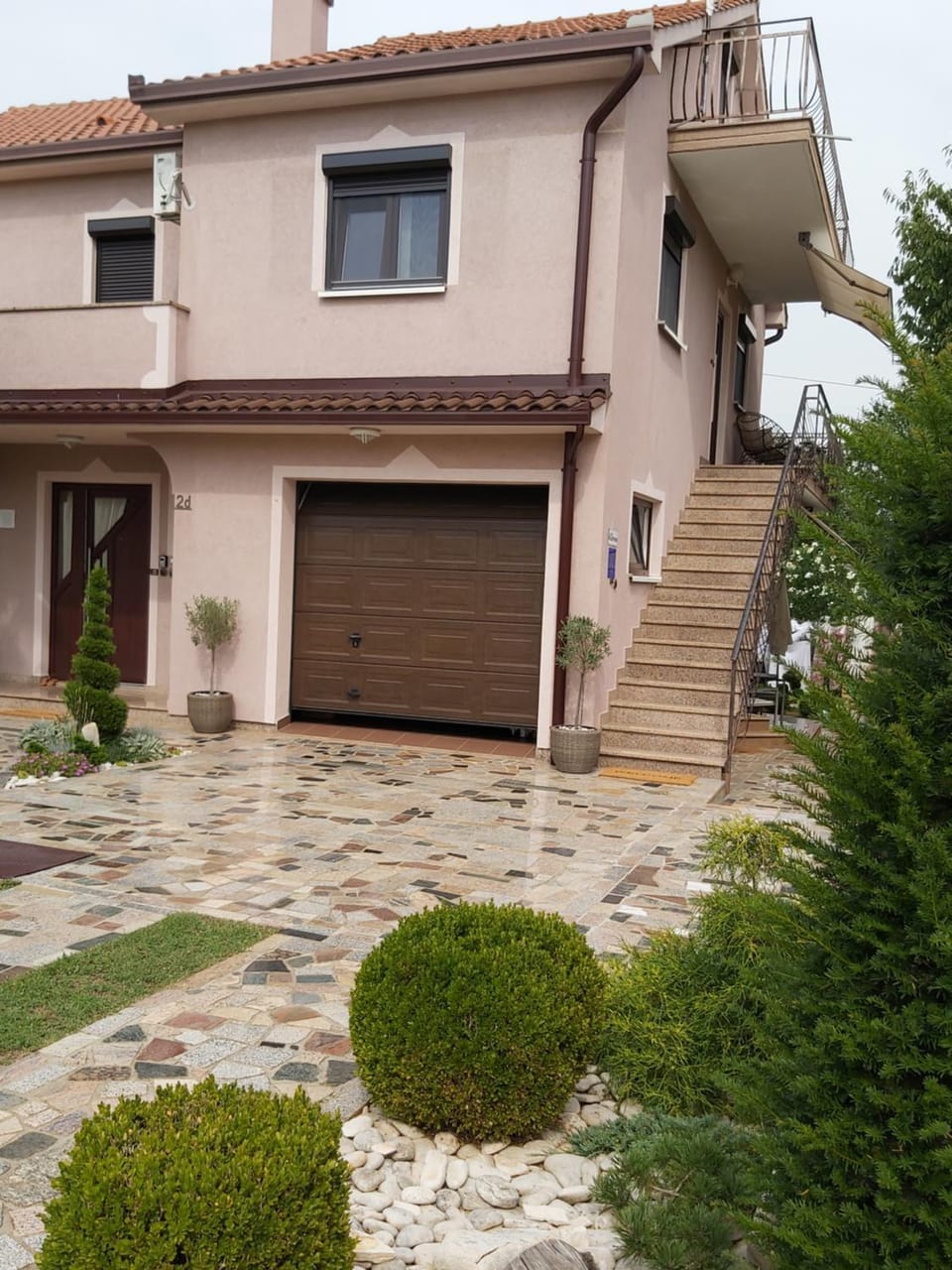 Property building, Patio, Facade/entrance, Garden