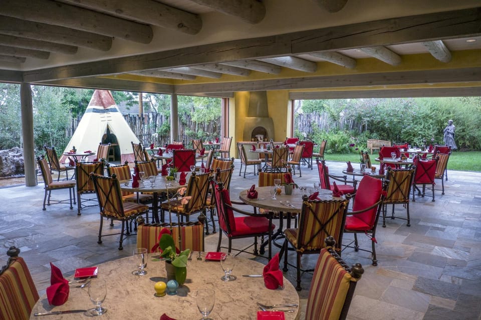 Restaurant/places to eat, Lounge or bar, Food