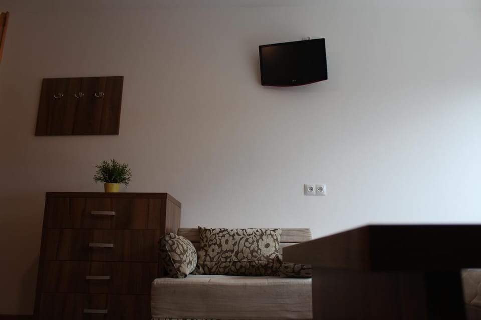 Bathroom, TV and multimedia, Seating area, Parking