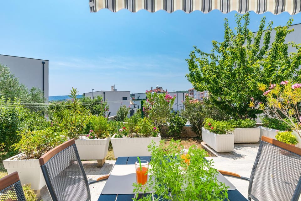 Day, Balcony/Terrace, Garden view