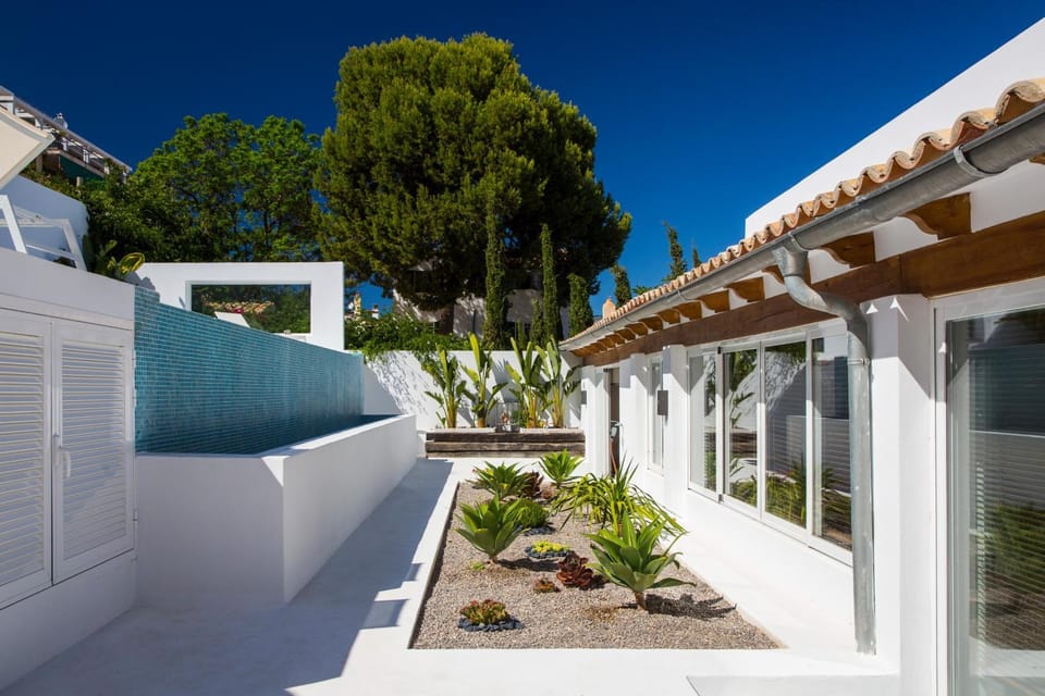 Property building, Balcony/Terrace