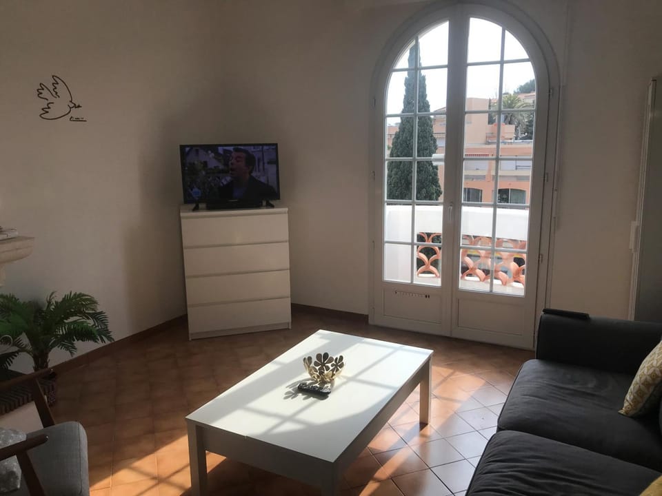 Beau T2 en centre ville avec parking privé Apartment in French Riviera