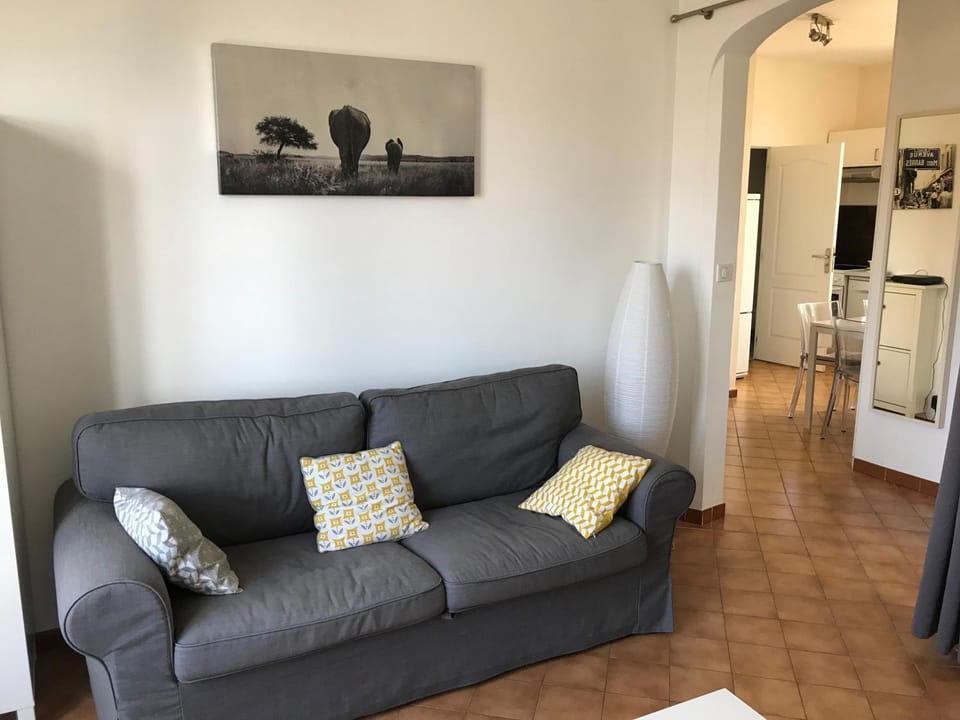 Beau T2 en centre ville avec parking privé Apartment in French Riviera