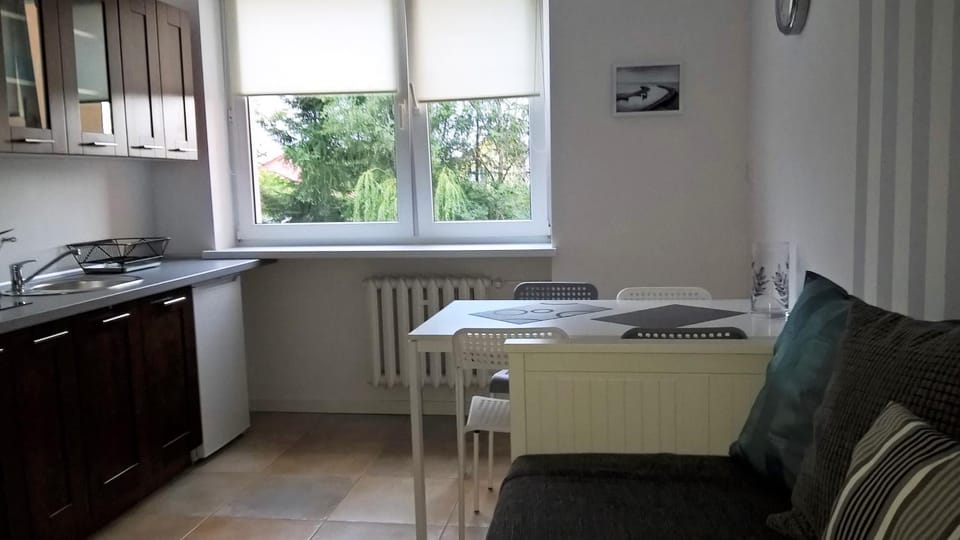 Property building, Kitchen or kitchenette, Dining area