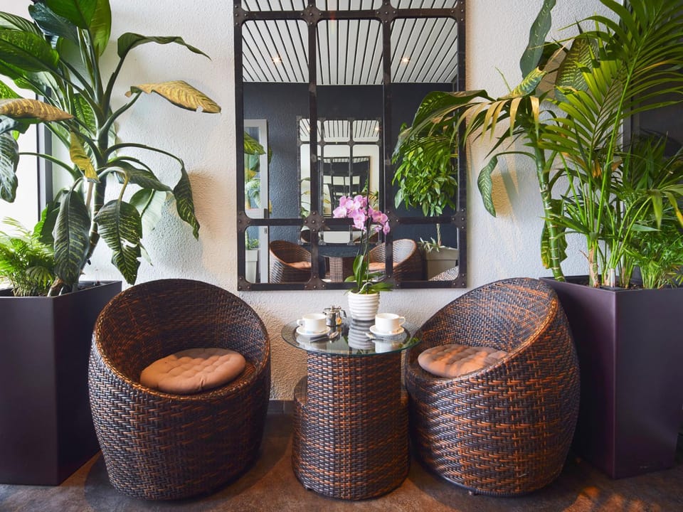 Lounge or bar, Seating area