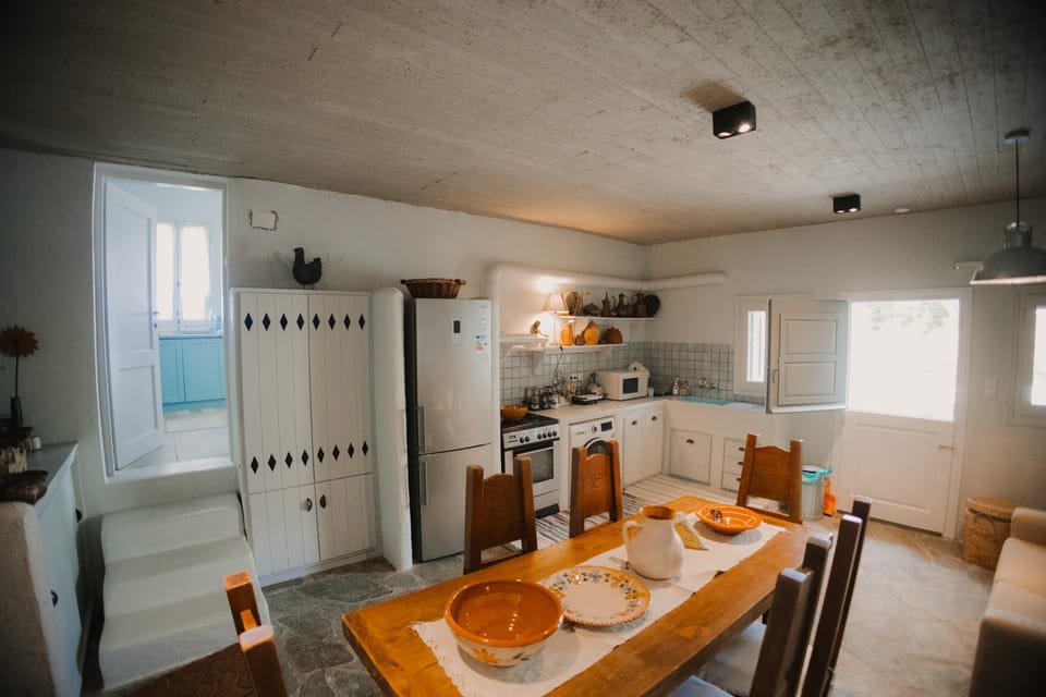 Dining area, kitchen