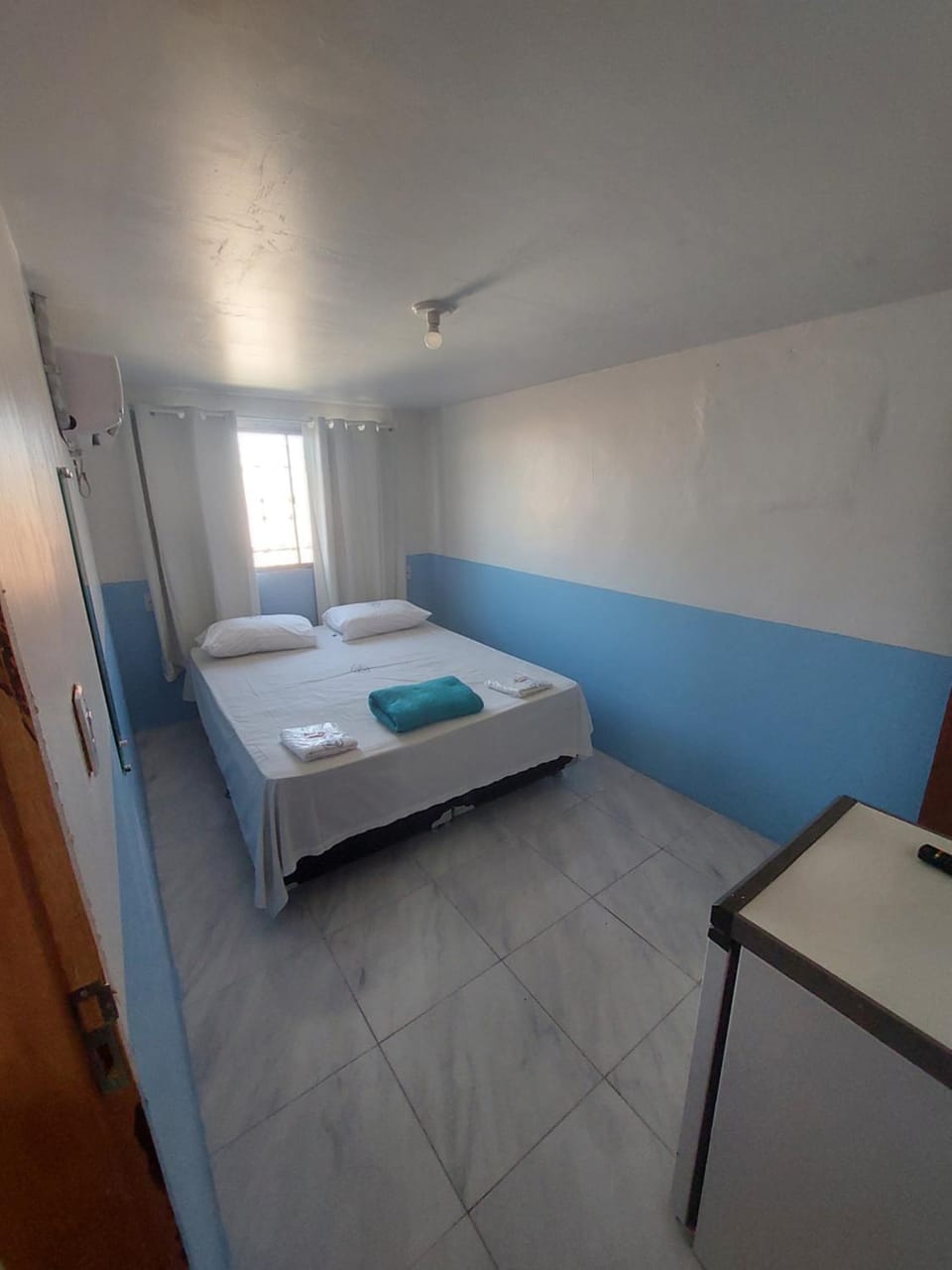 Bed, Photo of the whole room, Bedroom, minibar, towels