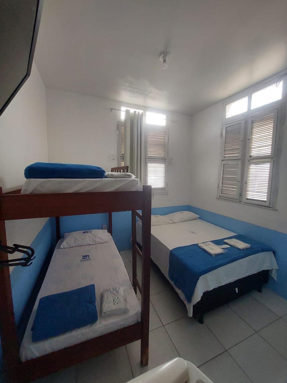 Bed, TV and multimedia, bunk bed, towels