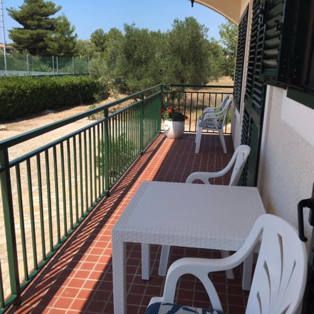 Balcony/Terrace, Seating area, Dining area, Sea view