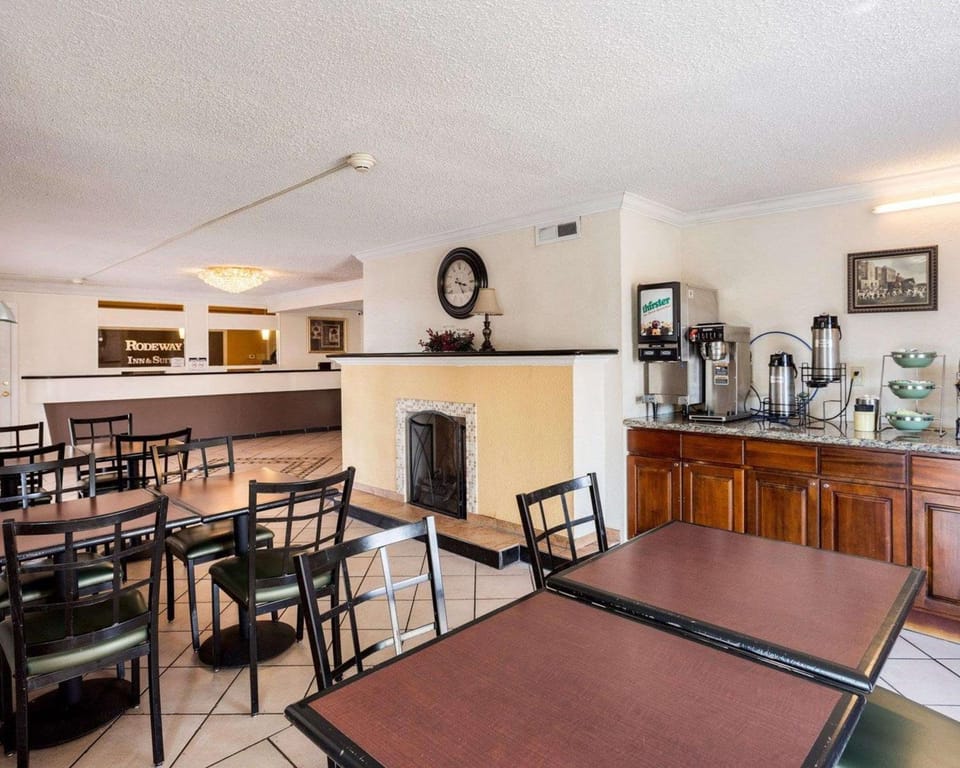 Restaurant/places to eat, Dining area, On site, Breakfast