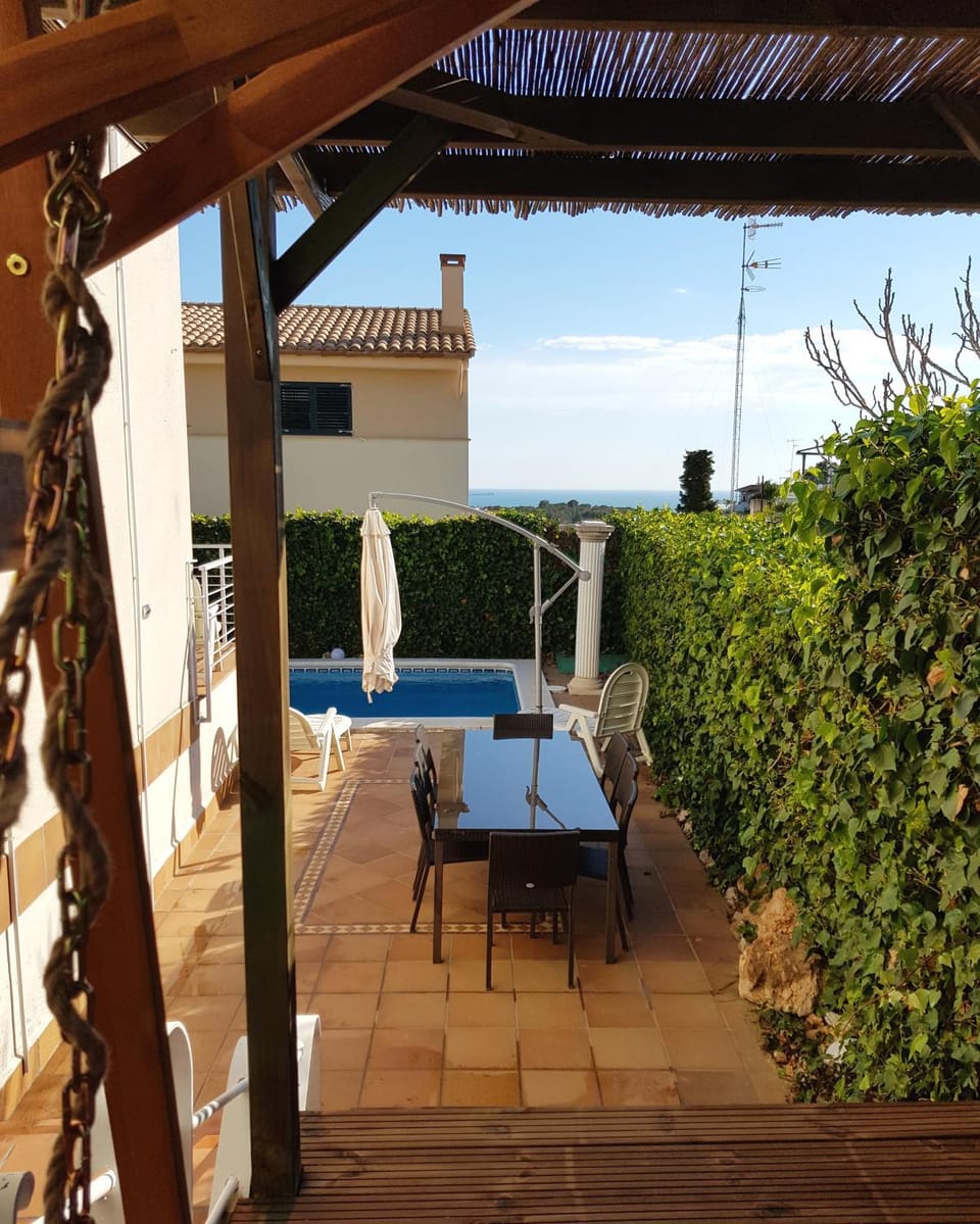 Pool view, Sea view