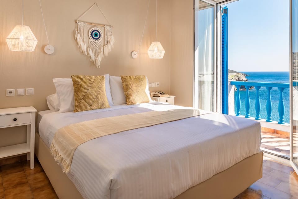 Bed, Balcony/Terrace, Photo of the whole room, Bedroom, Sea view