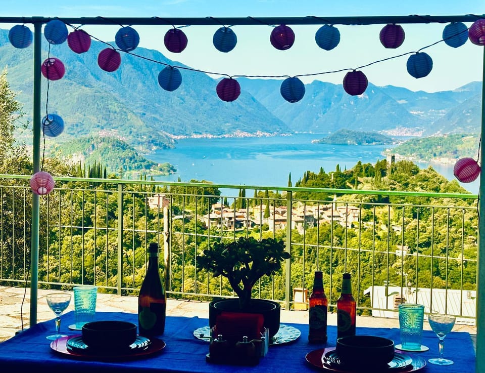 Le Palm House has two bedrooms with the breathtaking view over lake Como House in Province of Lecco