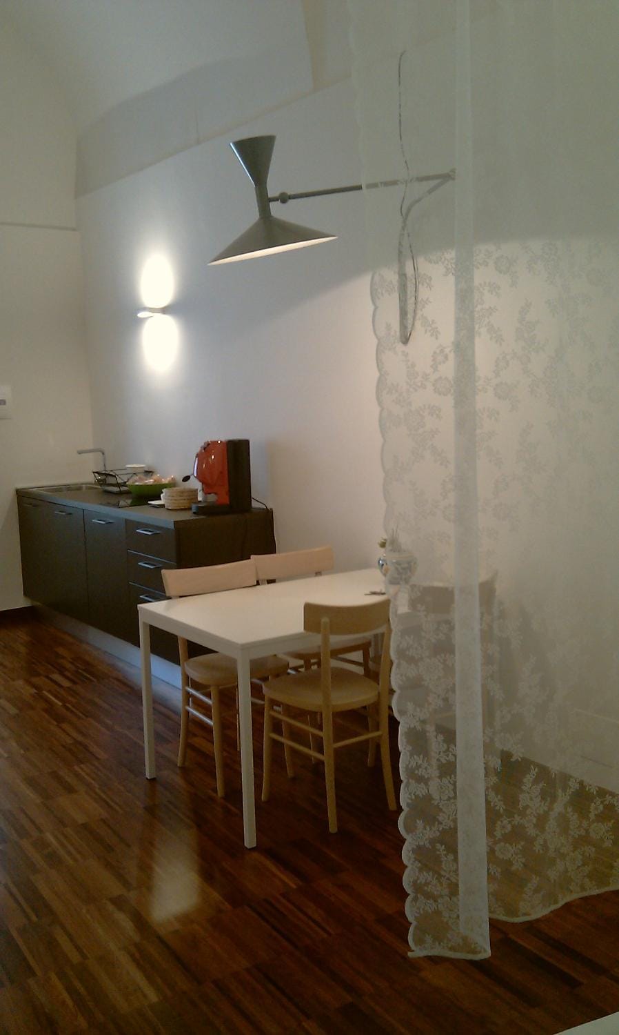 Coffee/tea facilities, Kitchen or kitchenette, Seating area, Dining area