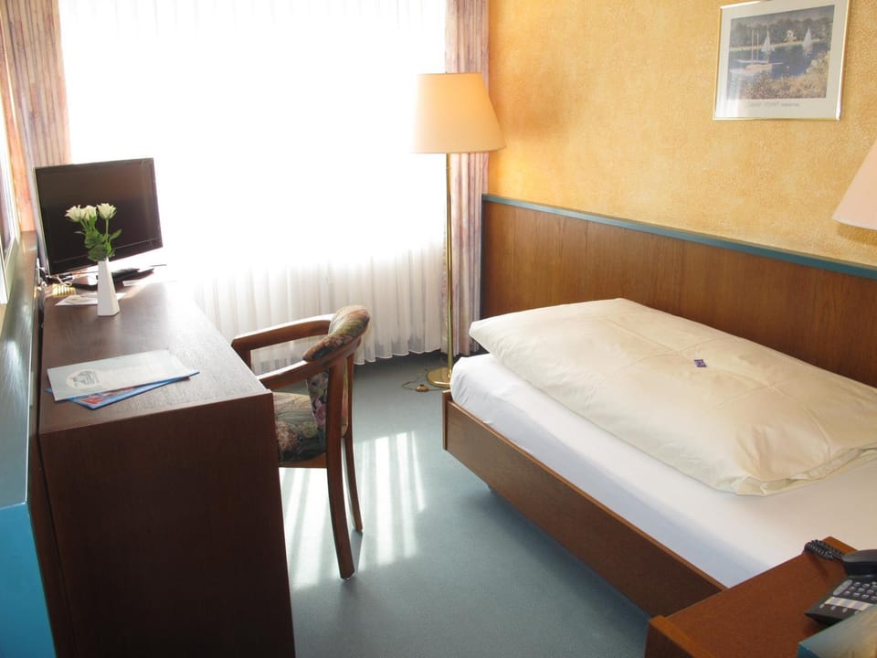 Bed, Photo of the whole room, Bedroom, hair dresser