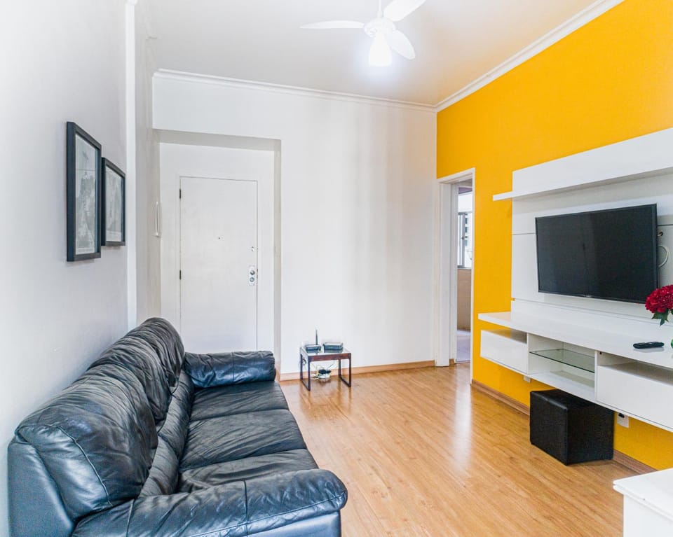 Apartamento completo na praia de Copacabana 02 Quartos com vista lateral mar em andar alto, ar, wifi , netflix, pauloangerami RMVC18 Apartment in Rio de Janeiro