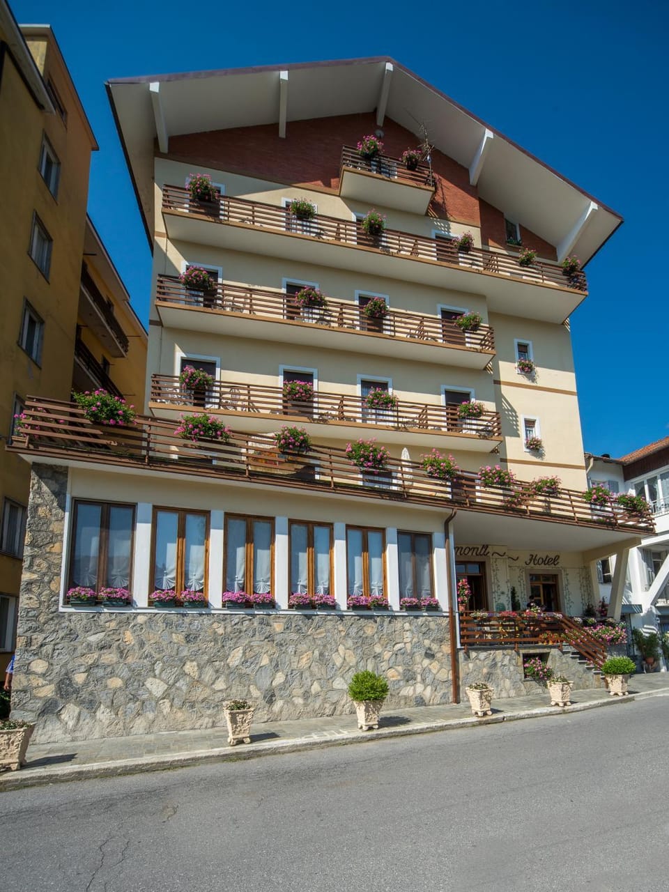 Facade/entrance