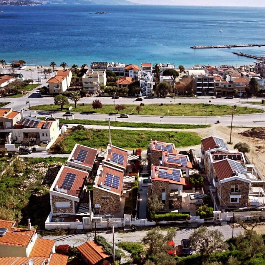 Property building, Day, Neighbourhood, Beach, Location