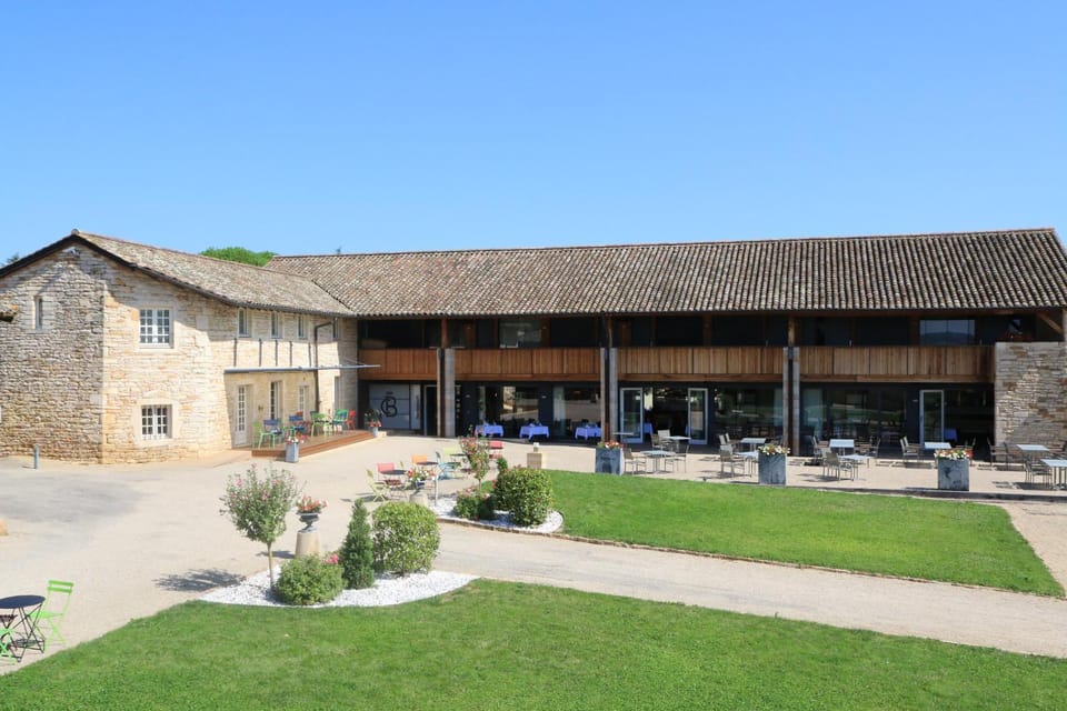 Property building, Restaurant/places to eat, Facade/entrance, Day, Summer, Lobby or reception, Lounge or bar, Meeting/conference room, Buffet breakfast, Family, Family, Inner courtyard view, pet friendly, pet friendly